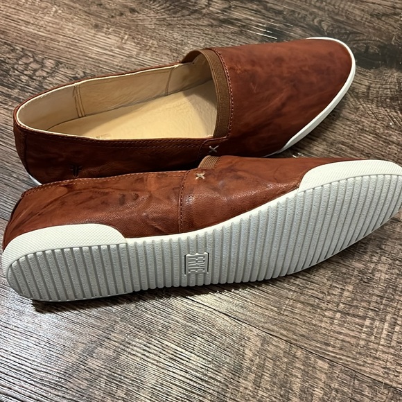 NEW! Frye Melanie slip on leather sneaker - cognac - Picture 5 of 8
